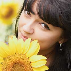 woman-smile-sunflower